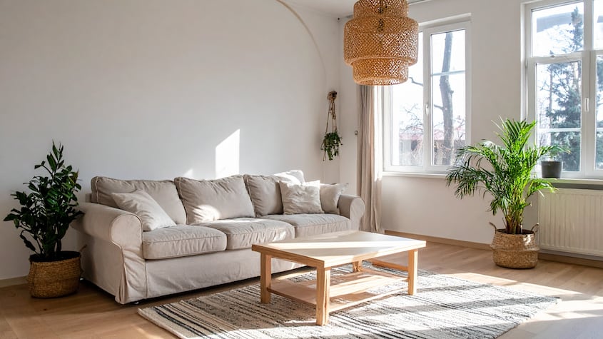 Las lámparas blancas son de otro siglo: la tendencia deco que aporta elegancia a tus espacios
