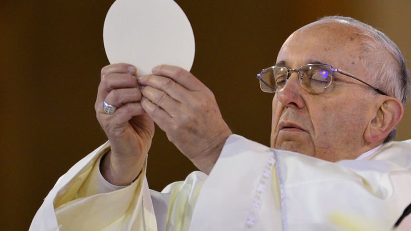 Papa Francisco I y la hostia