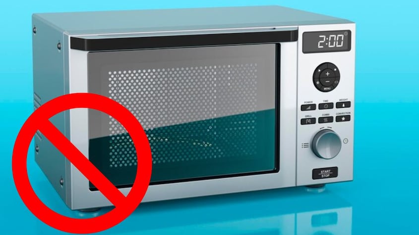 ¿Por qué no es bueno calentar agua en el microondas?
