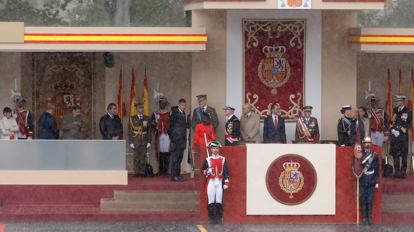 Día de la Fiesta Nacional: Cancenlaciones y trastornos varios por la fuerte lluvia