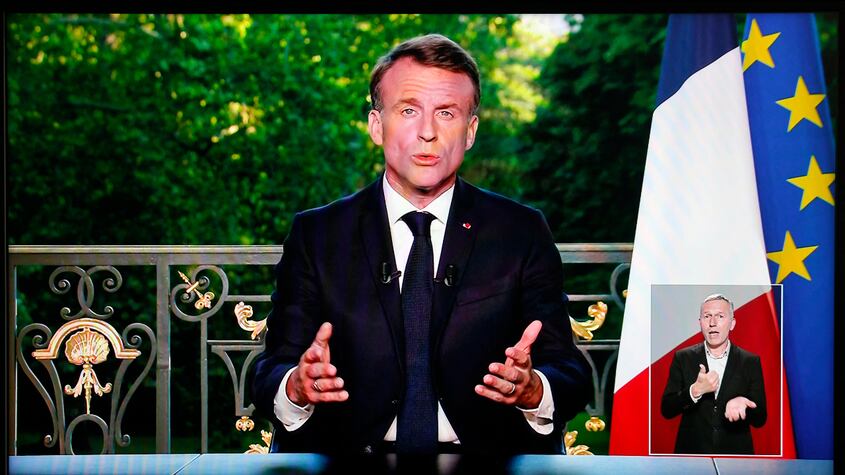Antes de conocer datos oficiales, Macron reconoce revés y adelanta elecciones en Francia
