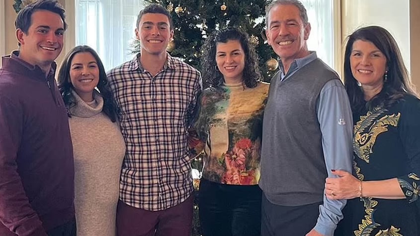 Luigi Mangione y su familia en navidad
