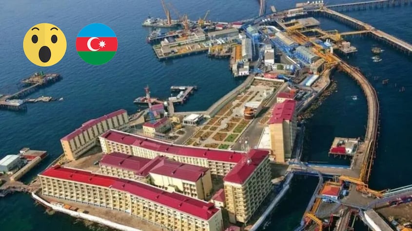 Esta es Neft Dashlari, la ciudad petrolera que flota sobre barcos hundidos