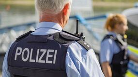 Policía Alemana mata a un hombre que atacó con un hacha un coche con una niña dentro