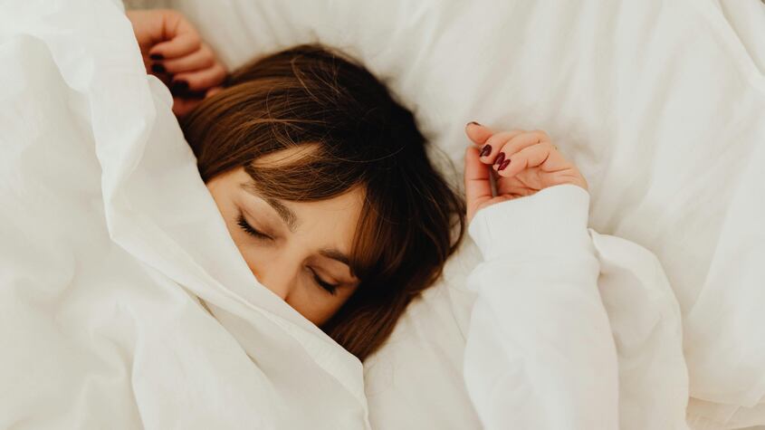 Expertos recomiendan la mejor hora para irse a dormir y descansar la mente
