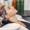 Estilista español reveló el tiempo ideal para hacerse el primer lavado tras teñirse el cabello