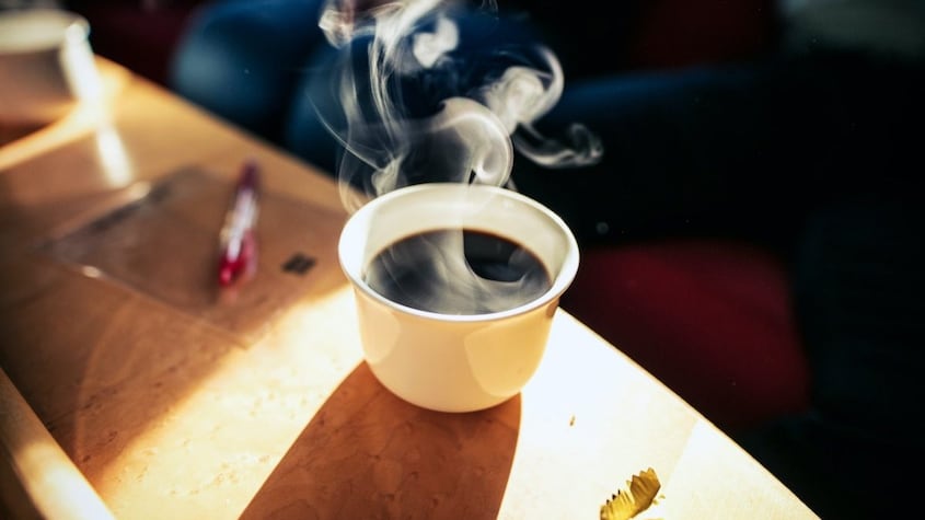 ¿Huele a café en tu casa sin razón alguna?