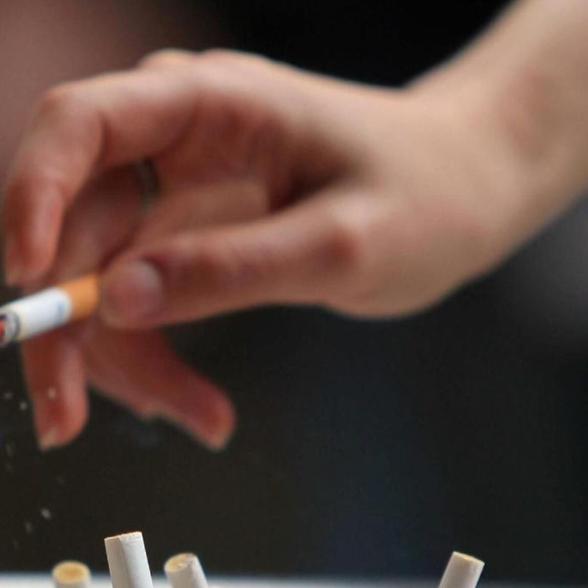 El significado detrás de sentir olor a tabaco de la nada