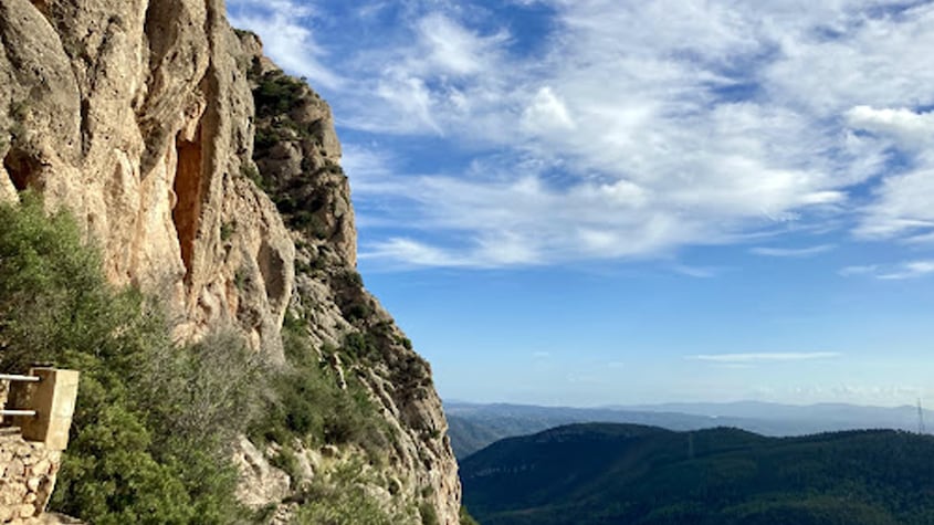 Sendero de Collbató, cercano a las cuevas del Salnitre