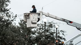 Turista al borde de la muerte tras subir a una grúa sin seguridad en Ibiza