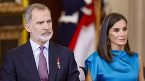 Expertos en comportamientos analizan la imagen más tierna de Felipe VI y Letizia en muchos años en publico