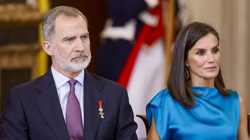 Expertos en comportamientos analizan la imagen más tierna de Felipe VI y Letizia en muchos años en publico