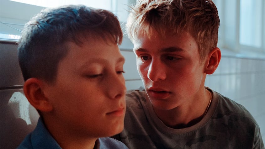 Lukas Zuperka (Viggo) y Frode Bilde Rønsholt (Oscar) en El vecindario idílico, de Netflix
