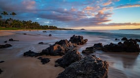 Este paraíso con playas volcánicas está en España y así puedes visitarlo