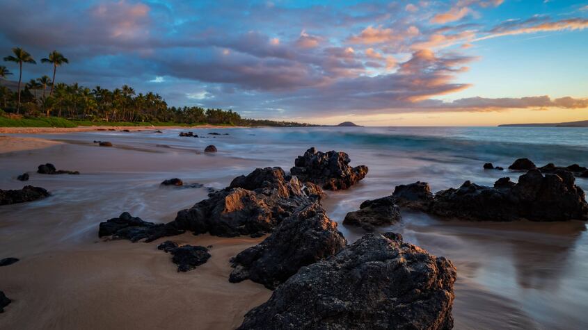 Este paraíso con playas volcánicas está en España y así puedes visitarlo
