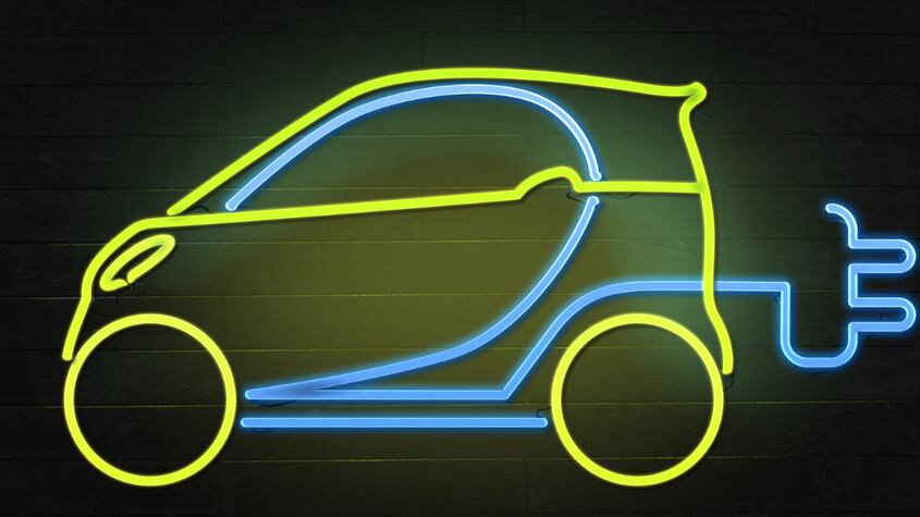 La razón por la que los españoles desconfían del coche eléctrico pese a la crisis climática
