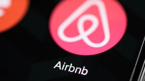 Anfitrión de Airbnb se vuelve viral por sus insólitas reglas de feng shui