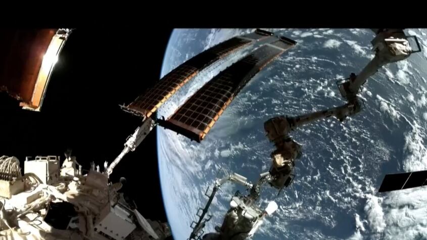 Astronautas chinos marcan récord de caminata espacial con impactante recorrido