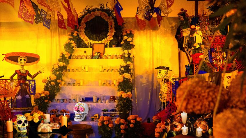 Conoce el significado de cada uno de los elementos de la ofrenda del día de los muertos 2 de noviembre 2024