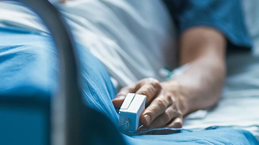 Una mujer ha sido degollada en un hospital después de dar a luz.