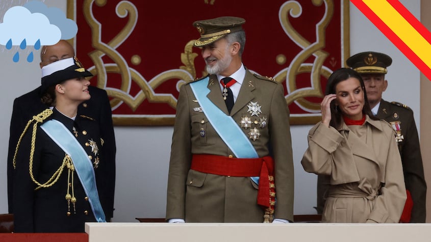 Caos en la tribuna real este 12 de octubre: El rey Felipe y la reina Letizia, afectados por la lluvia