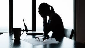 La ciencia revela cómo sobrevivir a un día malísimo de trabajo y no quemarte en el intento