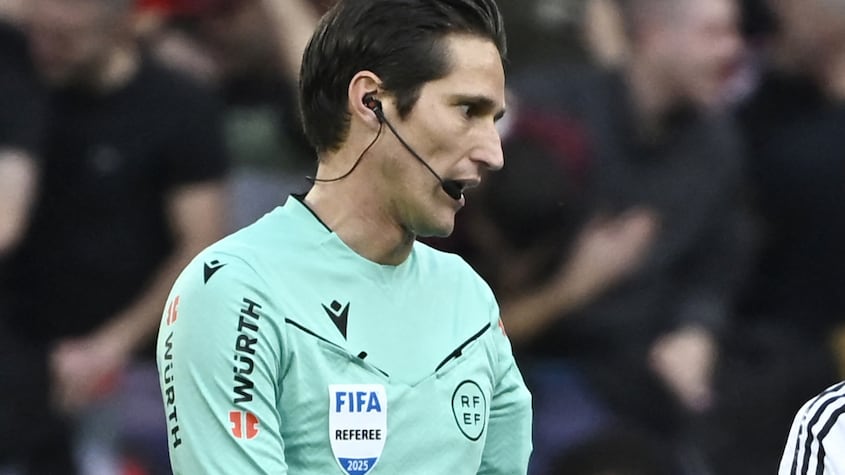 José Luis Munuera Montero, Árbitro de fútbol español