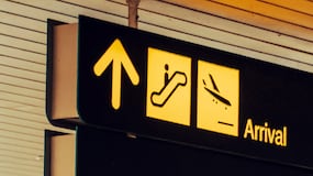 El aeropuerto de okupas en Barajas: “zombis”, plagas y exhibición pública