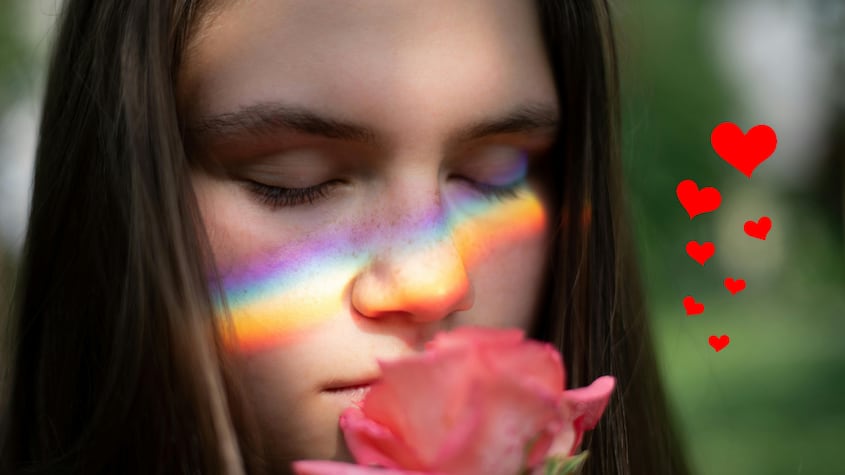 El significado de sentir el olor de la persona que te atrae de la nada