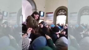 Detienen a 2 personas tras el altercado con Macarena Olona en la Universidad de Granada