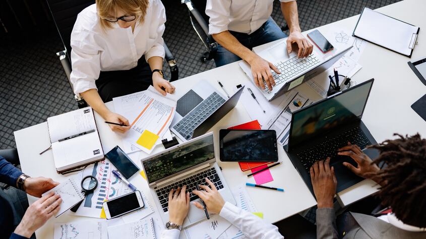 personas trabajando