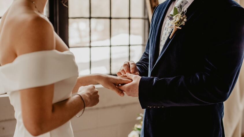 ¿Ya no llevas tu anillo de matrimonio? Esto significa