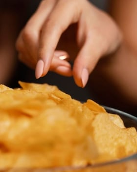 Retiran de manera URGENTE una popular marca de PAPAS FRITAS de todas las tiendas por riesgo a la salud