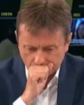 Captan en VIDEO el momento en que un ministro de gobierno sufre un derrame cerebral en televisión