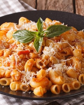 ¡No te compliques en la cocina! Así puedes preparar una rica pasta de coditos con atún al chipotle