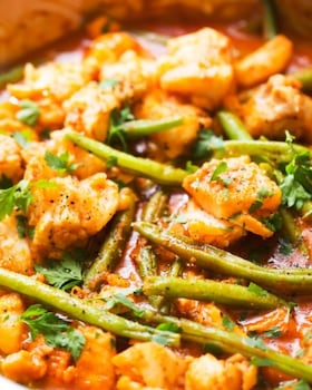 Recetas fáciles y económicas para preparar: Cocina unos ejotes con pollo para la hora de la comida