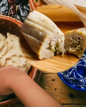 El truco para aprender a esponjar la masa para preparar tamales